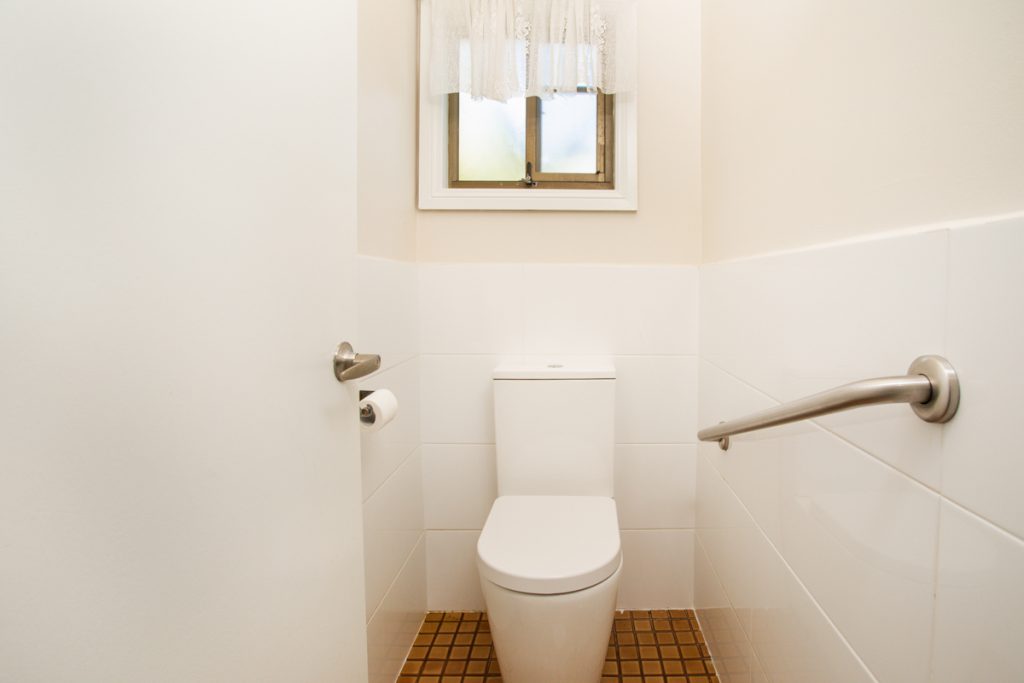 SIL0029_LR_Bilba Crescent, Maryland_ Shared Toilet-6506