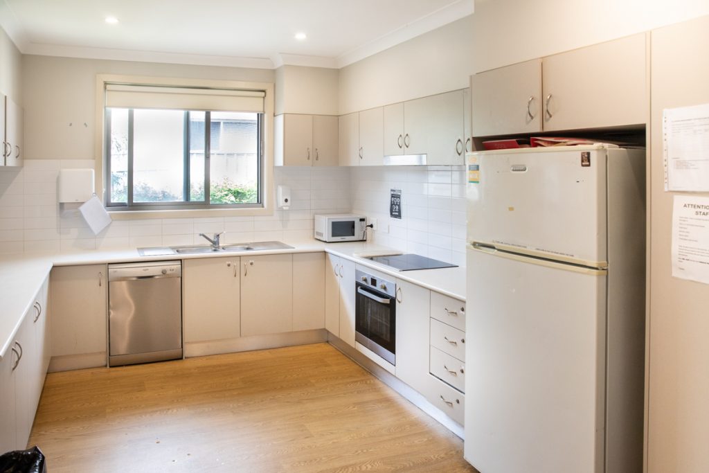 SIL009 Lurnea-LR-Kitchen-4752