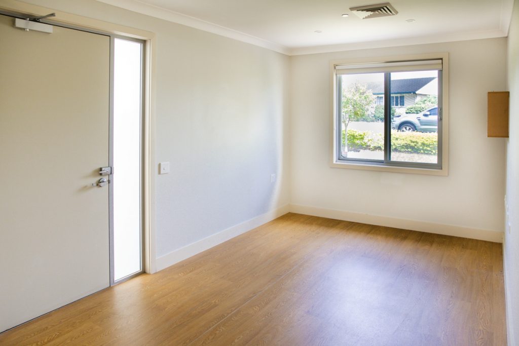 SIL009 Lurnea-LR-Vacancy Room1-4815