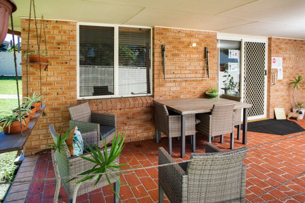 SIL013-LR-Waratah-Shared Outdoor Area-8021