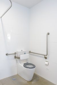 35-SILL039_LR_holmesville_shared toilets