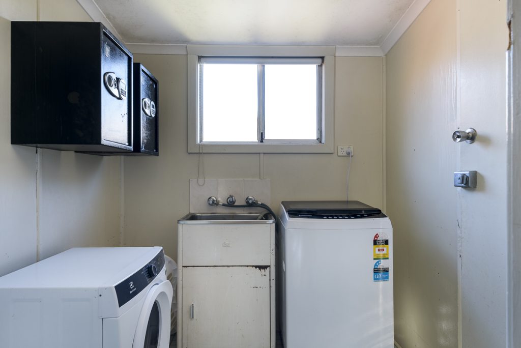 12-SIL016_LR_merewether_unit1_shared laundry