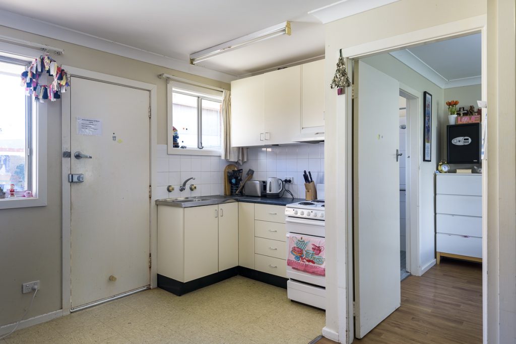 13-SIL016_LR_merewether_unit5_kitchen