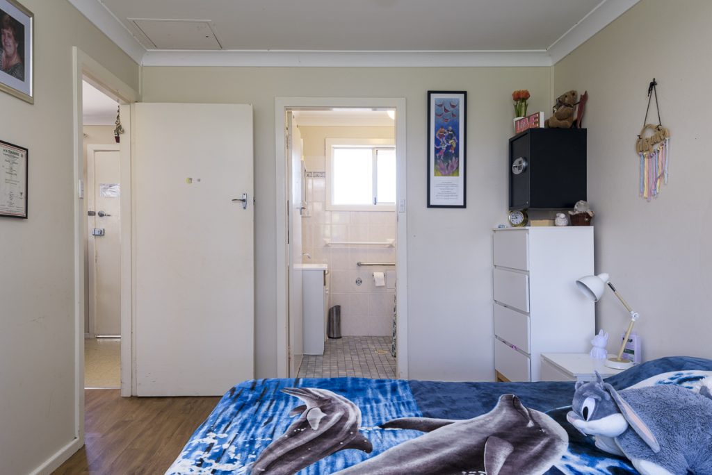 17-SIL016_LR_merewether_unit5_bedroom