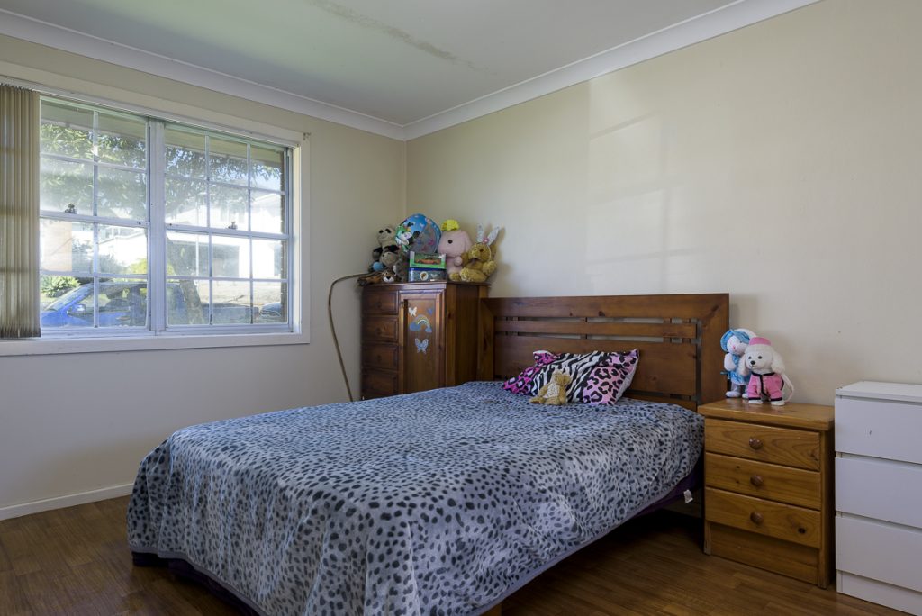 26-SIL016_LR_merewether_unit4_bedroom