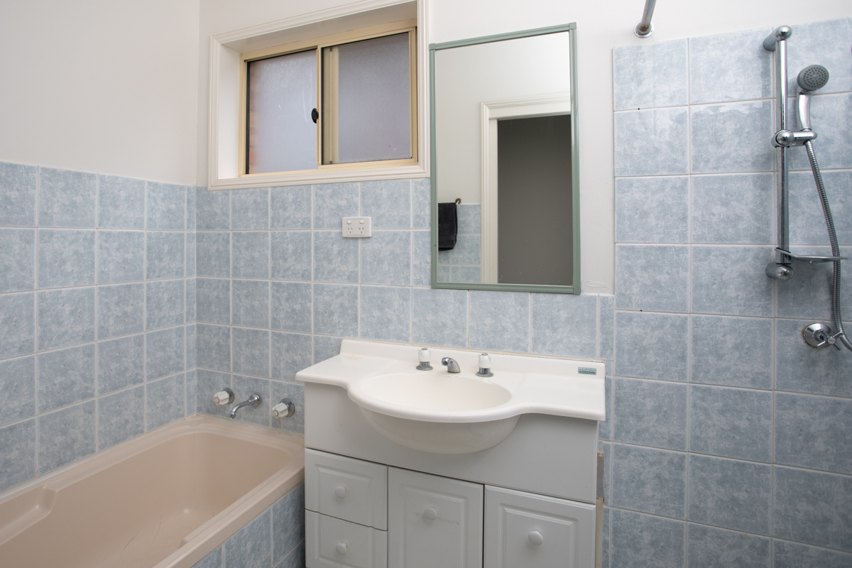 SIL030_Unit 1 Shared Bathroom (websize) -2914