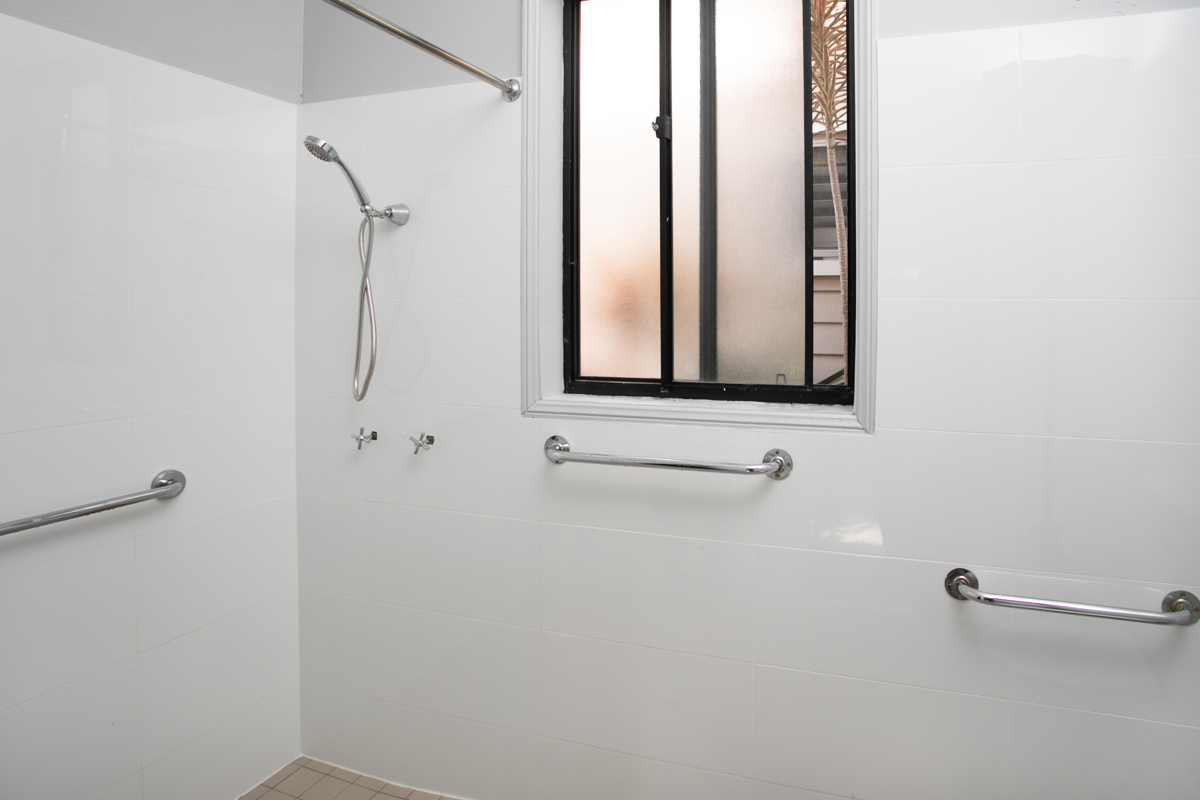 SIL030_Unit 4 Shared Bathroom (websize) -3035