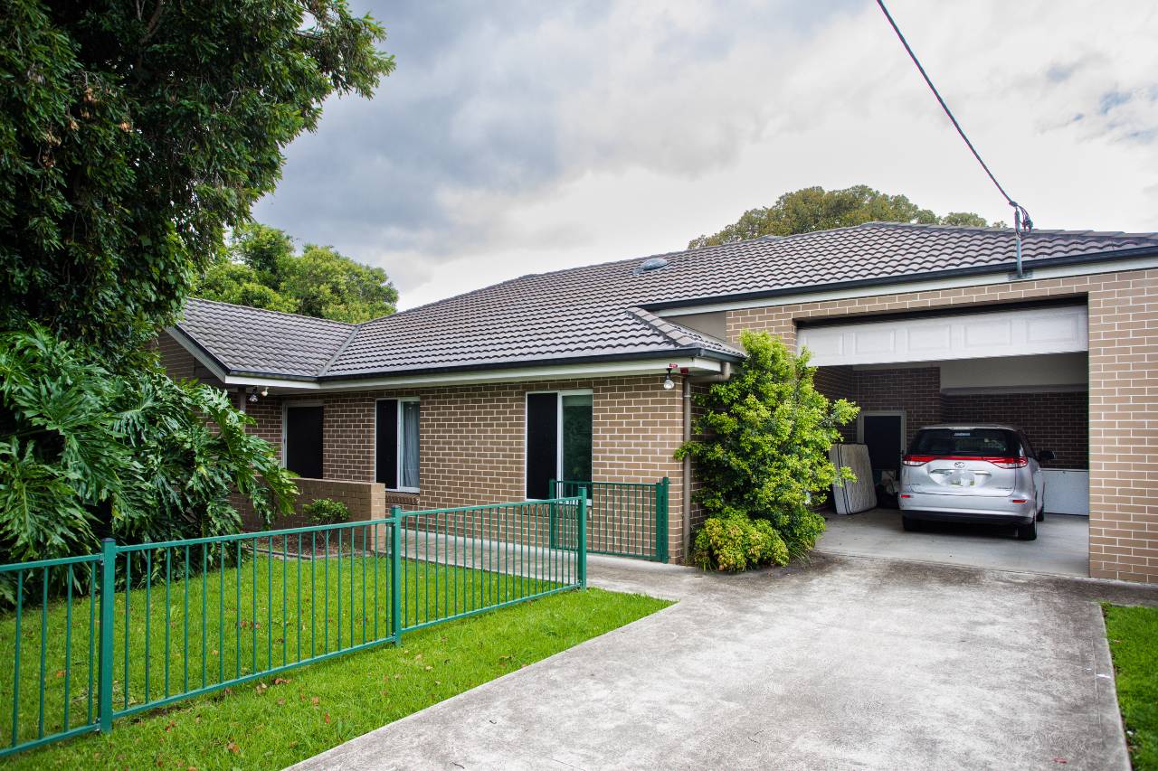 SIL004_LR_Granville_Front of House-5661