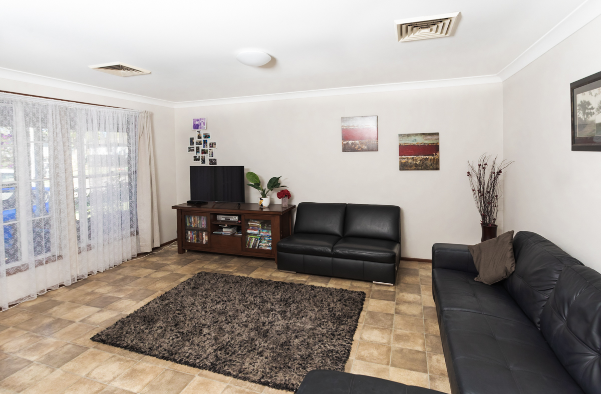 SIL023_LR_Budgewoi_living area 1