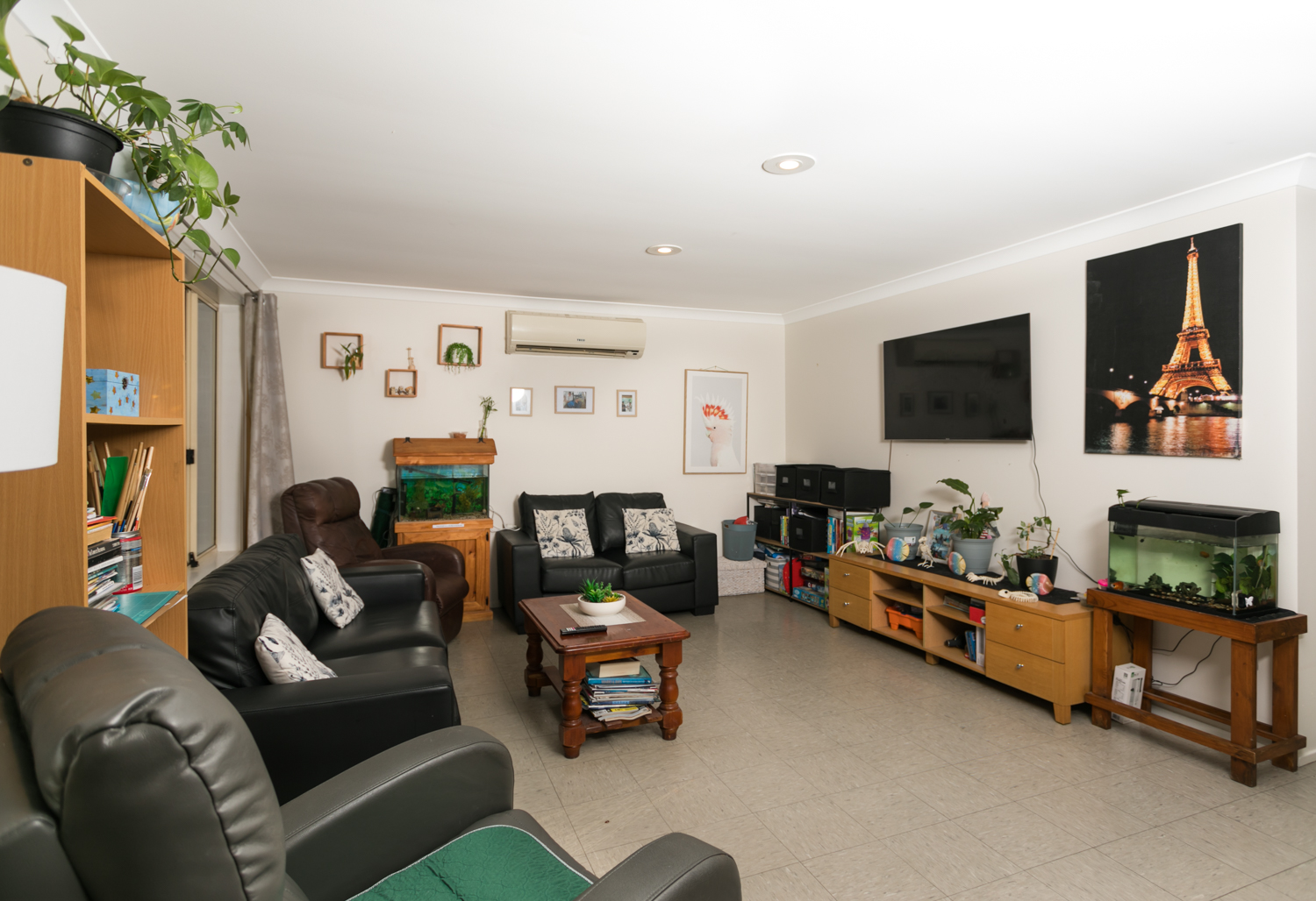 SIL 025 1B Walker Ave, Kanwal - Living Space (LR)-0001