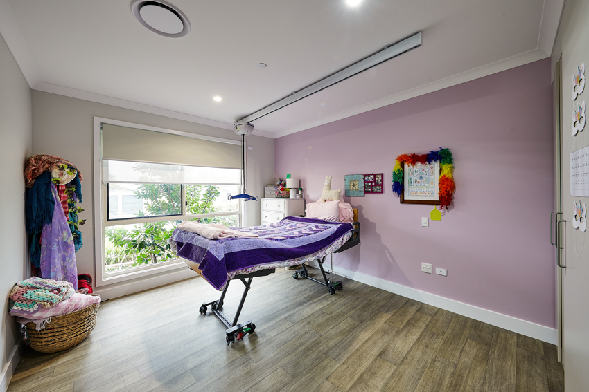 SIL048-LR-Ballina-villa-bed1