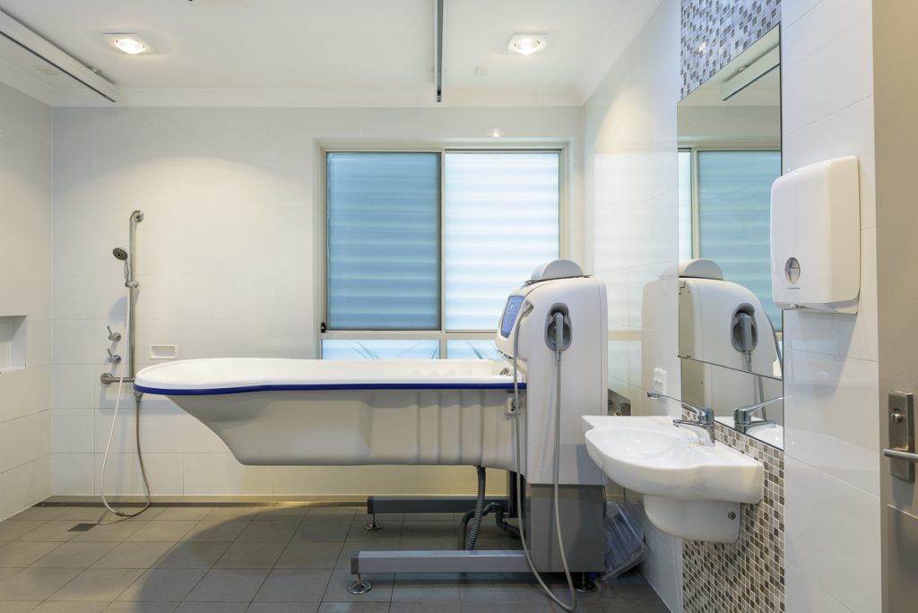 SILL038-LR-Fletcher-shared bathroom2