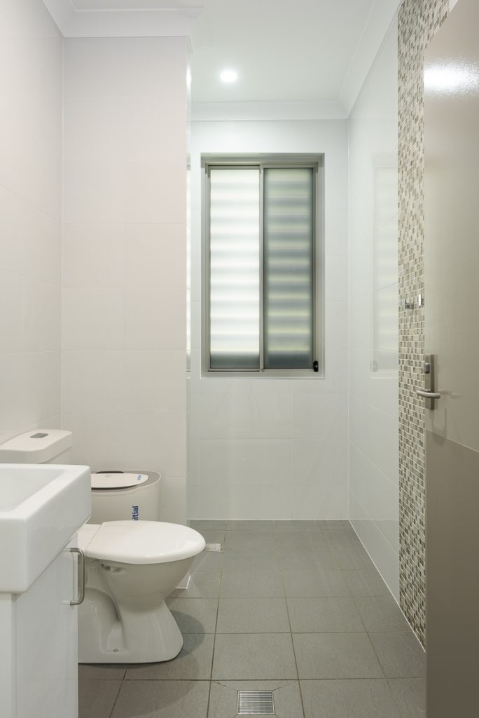 SILL038-LR-Fletcher-shared toilets2