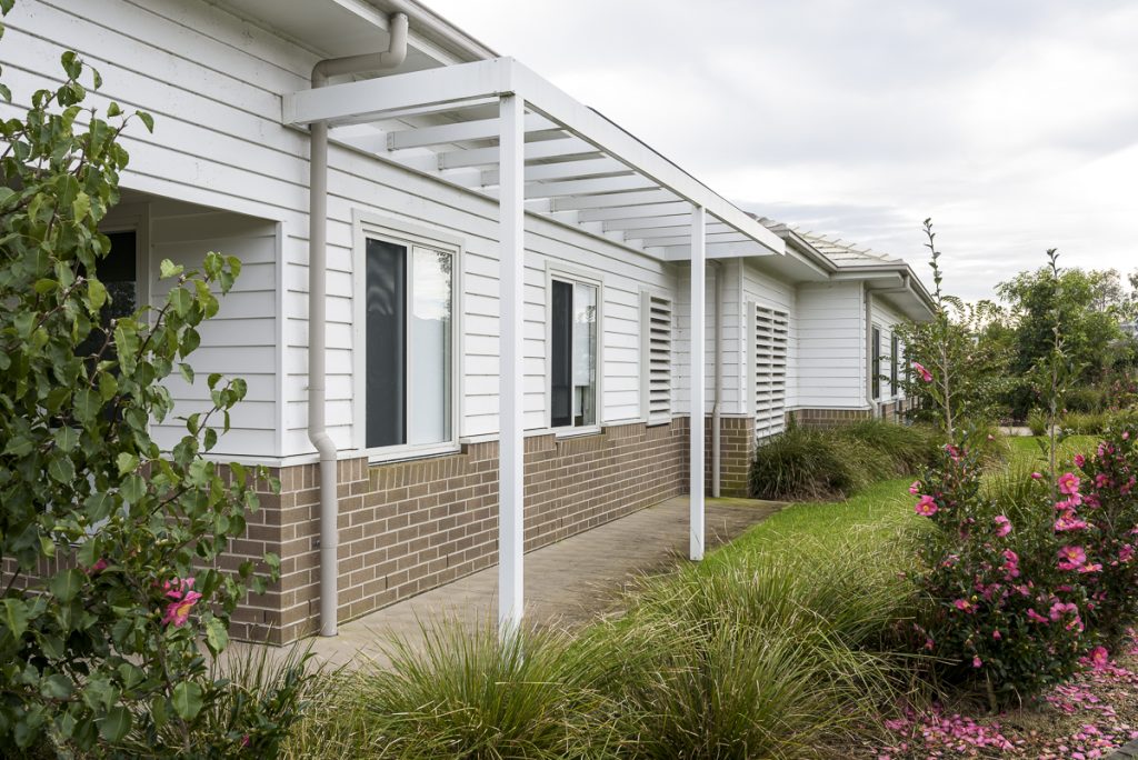 SILL038-LR-fletcher outdoor side