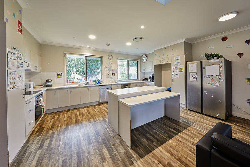 SIL044-LR-Cudgen-communal-kitchen2