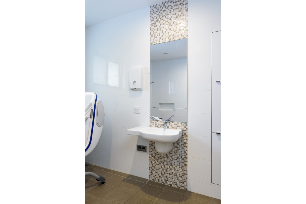 SIL036_LR_bolwarra heights_shared bathroom_2