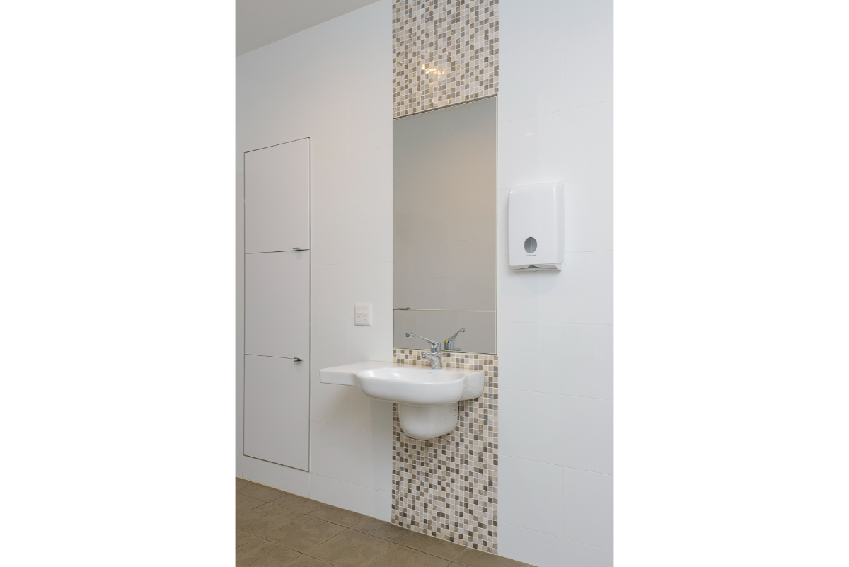 SIL036_LR_bolwarra heights_shared bathroom_4