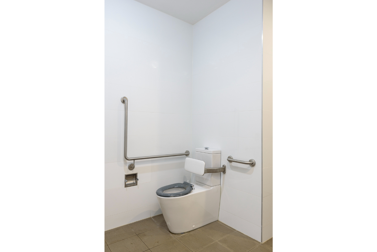 SIL036_LR_bolwarra heights_shared bathroom_5