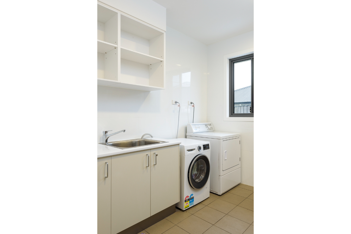 SIL036_LR_bolwarra heights_shared laundry_1