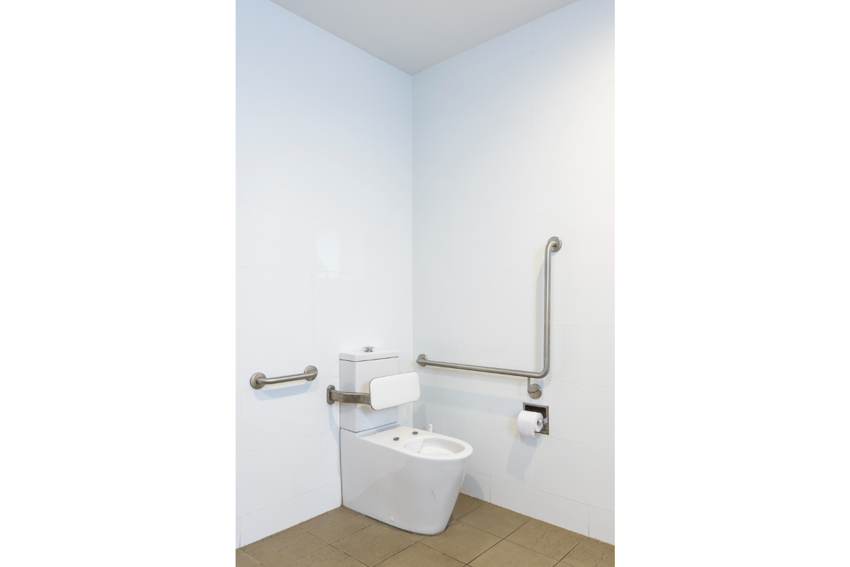SIL036_LR_bolwarra heights_shared toilets_2